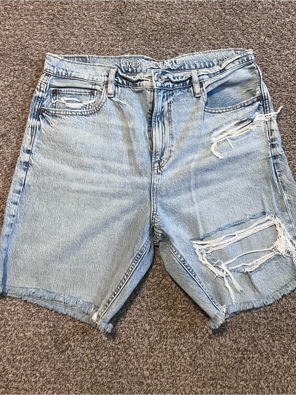 NWOT American Eagle Light Blue distressed Denim skater Shorts 6